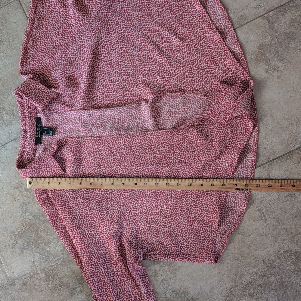 Red Patterned Women's Top - Picture 13 of 14